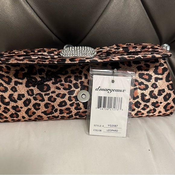 NWT Evening clutch leopard print. - Picture 3 of 4